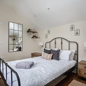  Apartment Paradise Square-remodelled 18th Century