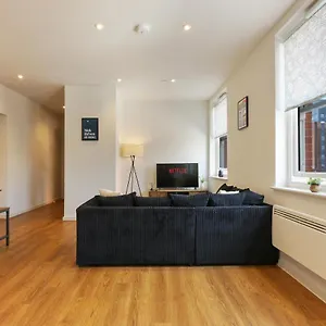  Apartment Modern 2-bed Apartment, Free Parking, Centre, Netflix & Pet Friendly - Hosted By Host Save